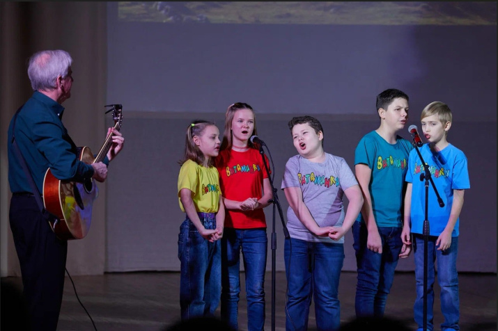 Детский ансамбль "Витаминки". Автор фото: Пётр Турасов. Детский ансамбль "Витаминки". Автор фото: Пётр Турасов.