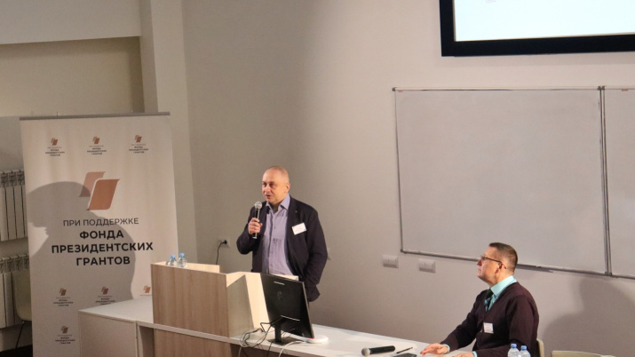 Welcome speech by Denis Moiseev, Chairman of the Murmansk Regional Branch of the Russian Geographical Society. Photo: Anastasia Yagodina