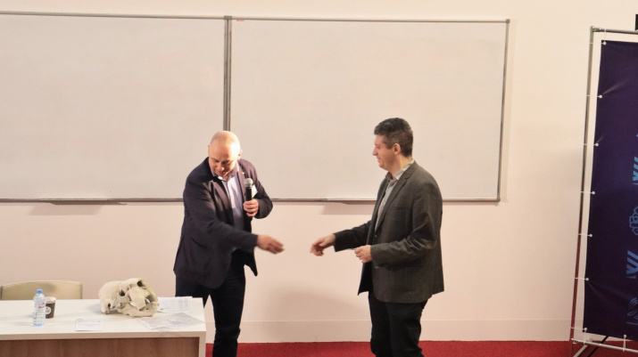 Receiving the RGS membership card. Photo: Anastasia Yagodina