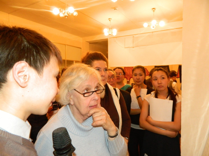 Встреча эллэйадовцев с Улла Йохансен в г. Покровске 25.04.2012г. Фото: П. Ноговицын