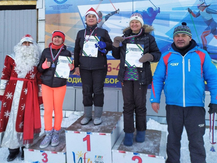 Рождественская костюмированная гонка на лыжах. Фото предоставлено пресс-службой УГДДТ им. В.М. Комарова 