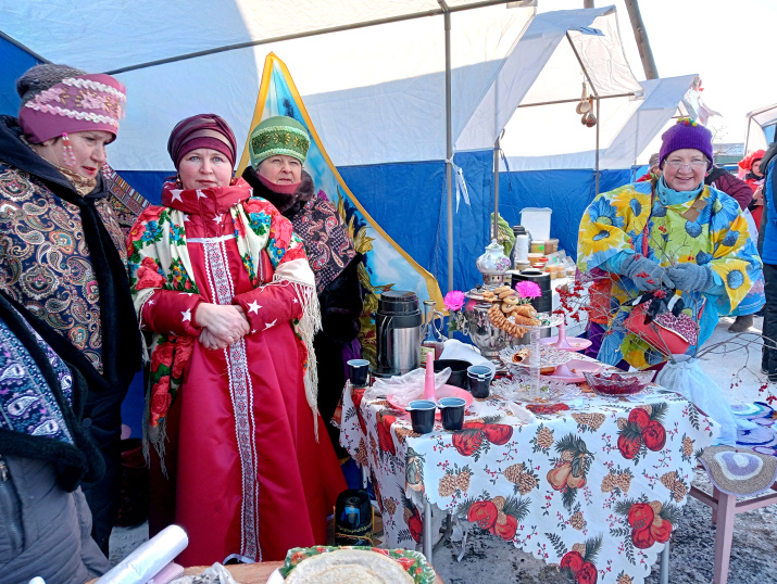 Участники конкурса чая