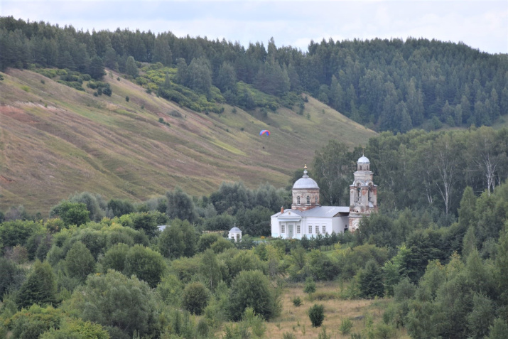 Церковь Святой Троицы (бывш. с. Малый Сундырь) Фото Е. Гончаров