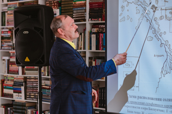 Илья Головачев с минилекцией Илья Головачев с минилекцией