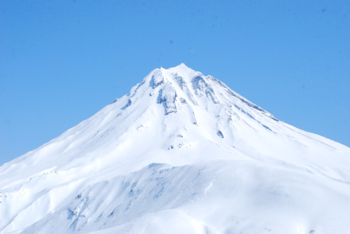 Вилючинский вулкан. Вид с перевала. Фото Александр Маневич.