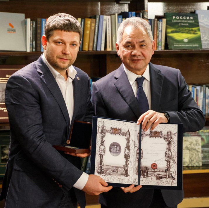 Награждение Красноярского краевого отделения в 2022 году. Фото: РГО