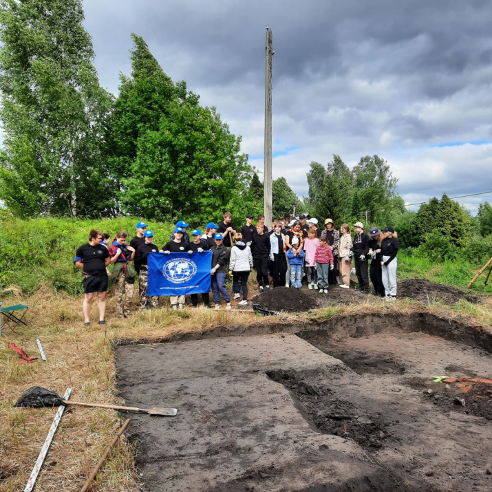 Участники экспедиции. Фото : Костромская археологическая экспедиция
