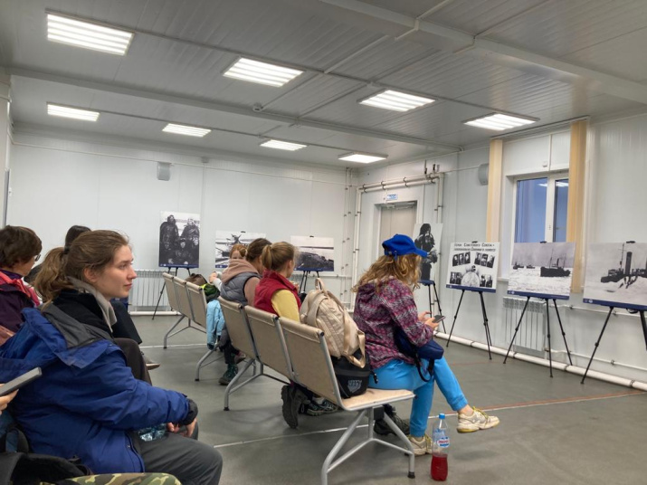 Выставка вызывает интерес как у туристов, так и у местных жителей. Фото: Ольга Ермакова