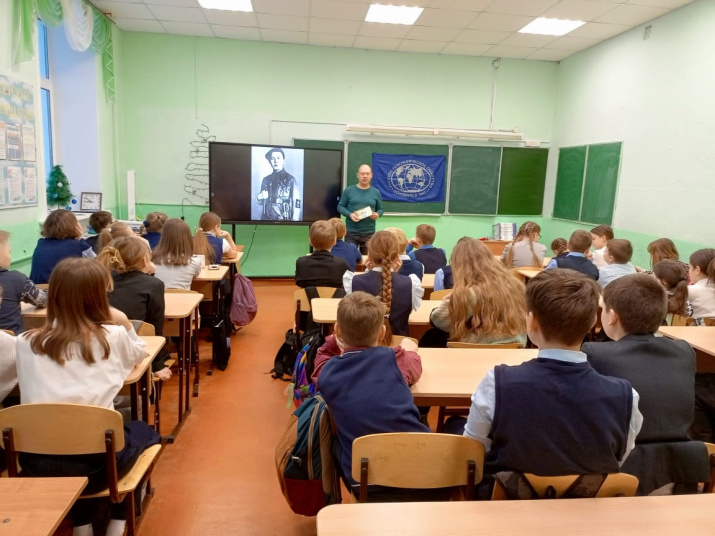 Воляженков А. рассказывает о писателе Гайдаре А.П. и влиянии его творчества. Фото: Нерехтское местное отделение РГО