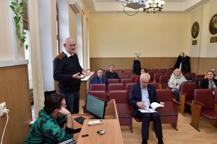 Роман Горбунов выступает на заседании Совета. Фото: Юрий Югансон