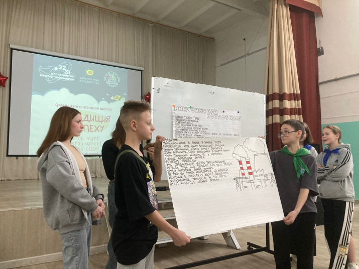 В мероприятии участвовали более 100 школьников. Фото: Анна Лопушенко