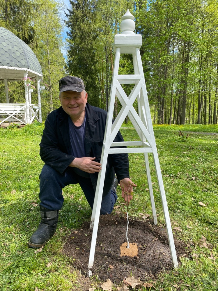 Энтузиаст Николай Сайкин - инициатор возрождения усадьбы и ее главный смотритель. Фото: https://vk.com/kurkino_estate?w=wall-53015128_4026%2Fall