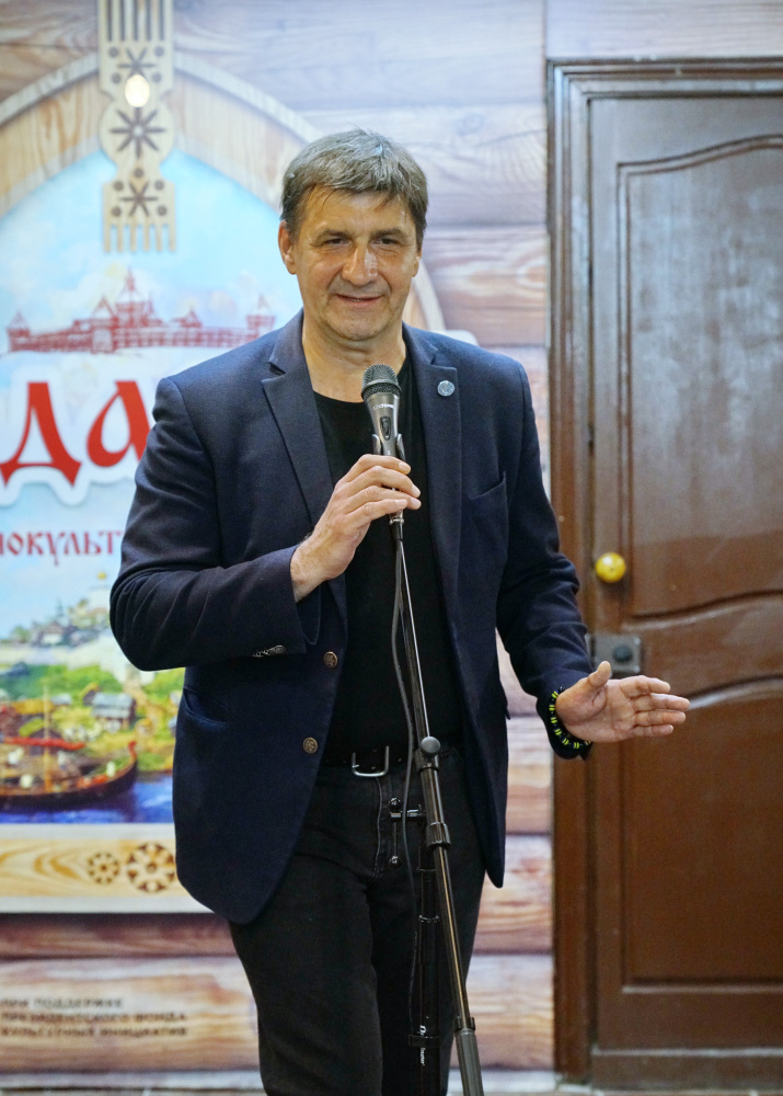 Игорь Пантюшов открыл вечер, фото Бориса Тишулина