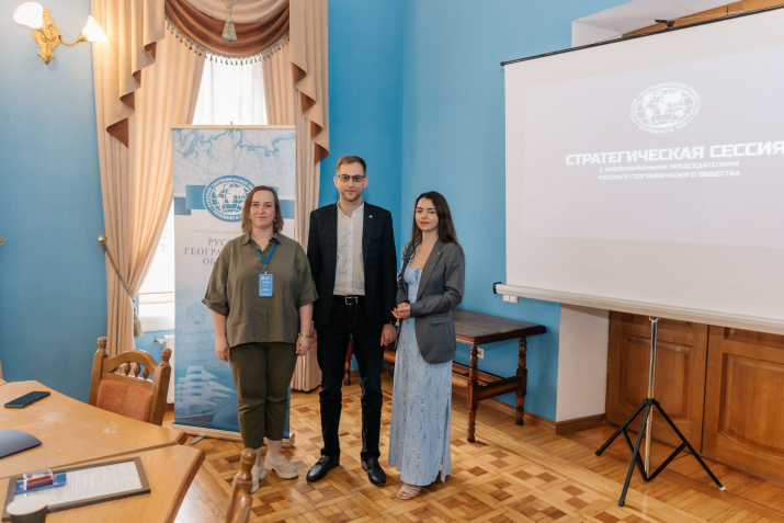 С надёжными наставниками. Фото: Ксения Гасица, пресс-служба КФУ им.В.И.Вернадского