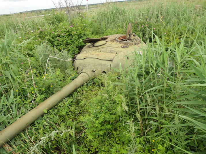РТОТ. Башня танка на бетонном основании. 2010 год. Фото: Николай Марков