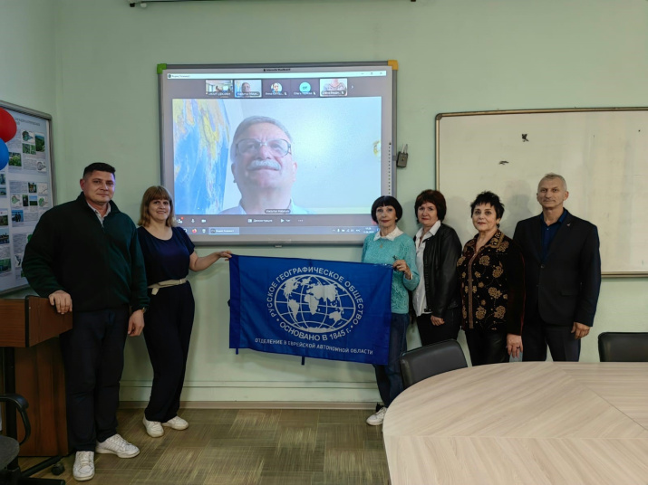 Участники телемоста, посвященного Дню России. Фото: Оксана Ревутская