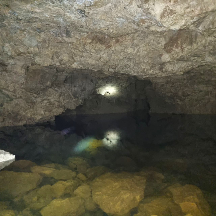 Подземное озеро в Кавказском зале. Фото: В. Ефремова Подземное озеро в Кавказском зале. Фото: В. Ефремова