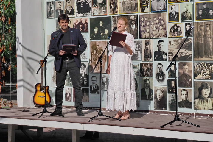 Игорь Пантюшов и Юлия Хрулева открывают акцию, фото Бориса Тишулина