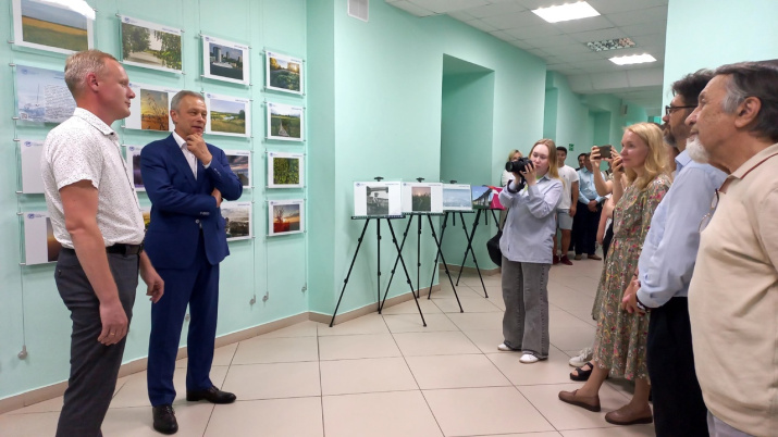 Посетители выставки. Фото Чувашского республиканского отделения РГО