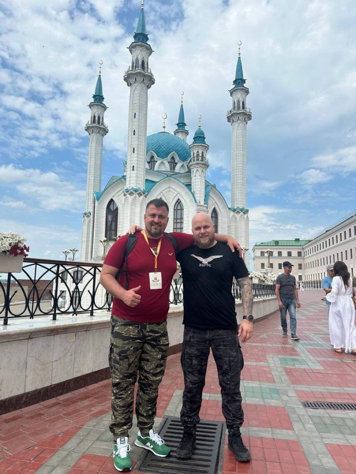 Бошко и его брат - оператор Савва в Татарстане. Фото: https://vk.com/boshkokozarski