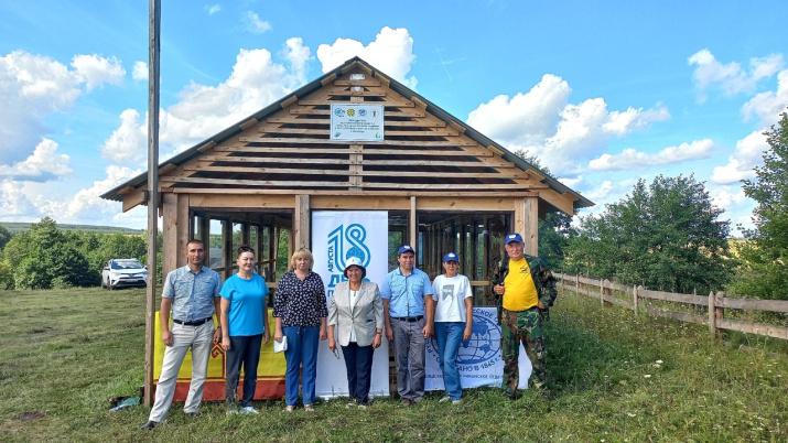Участники церемонии присвоения роднику имени С. Федорова. Фото Чувашского отделения РГО