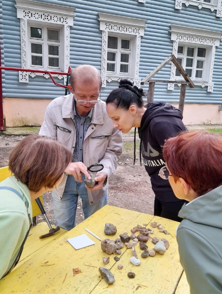 "Чтение камней". Фото: предоставлено Валерием Чернышовым.