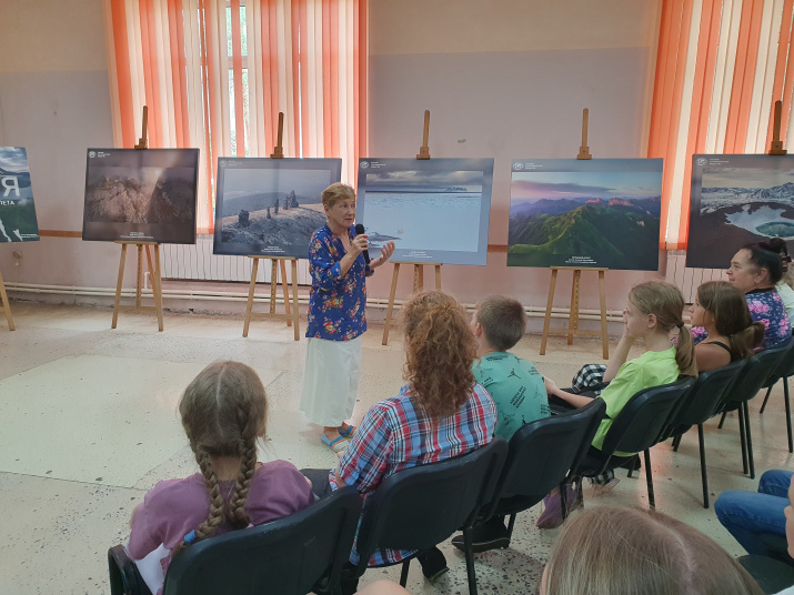 Выступление Лолы Нечипоренко. Фото: пресс-служба Брянского отделения РГО