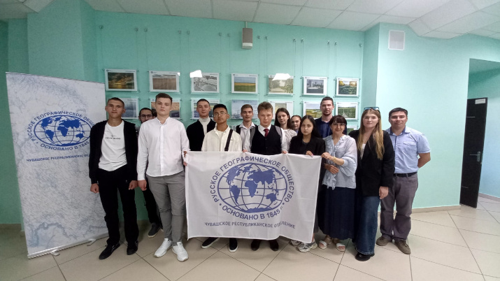 Участники выставки. Фото Отделения РГО в Чувашии