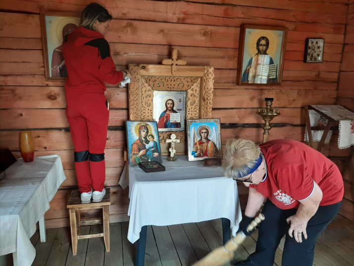 Уборка часовни имени Св. Михаила, фото Галины Набатчиковой