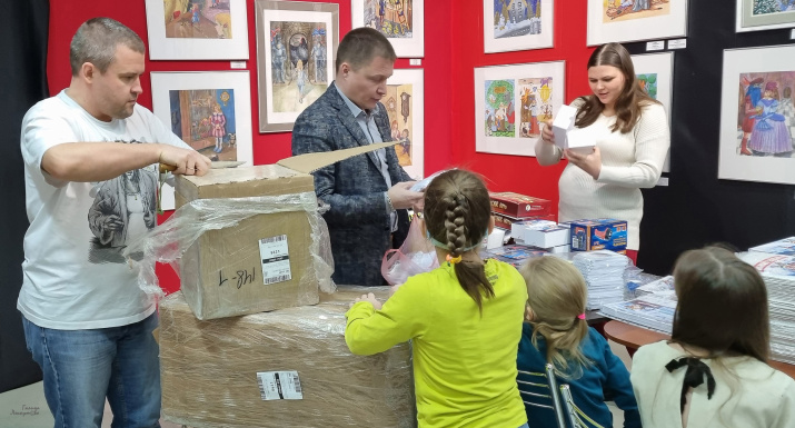 Сбор посылок полярникам с детьми в Музее г. Новый Уренгой.