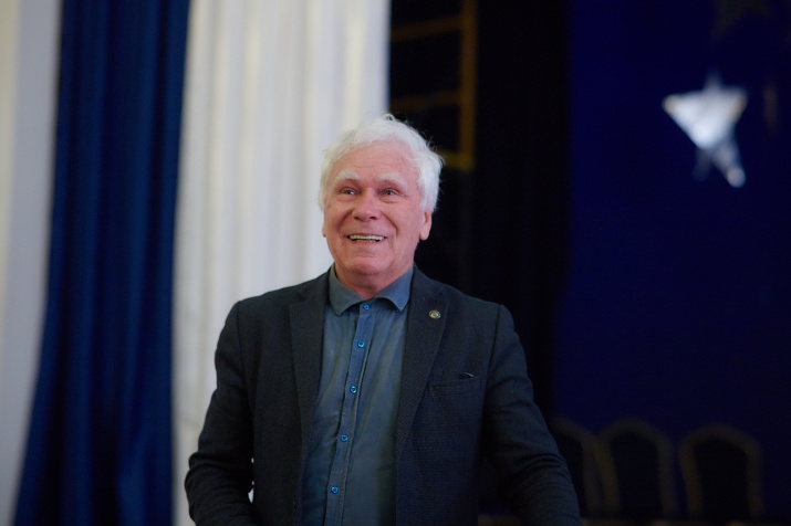 Выступает председатель Астраханского отделения РГО Петр Бухарицин Выступает председатель Астраханского отделения РГО Петр Бухарицин