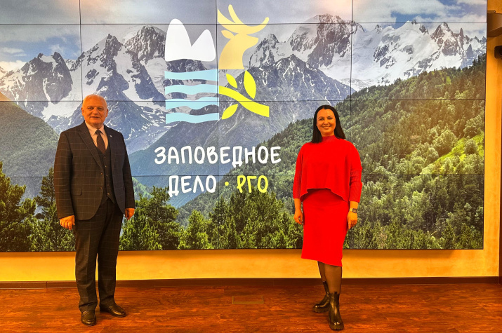 Председатель Брянского регионального отделения - Олег Заварзин и председатель Кабардино-Балкарского регионального отделения – Аксана Карашева. Фото:/ пресс-служба Брянского отделения