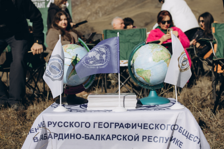 Члены отделения РГО в КБР - участники Географического диктанта-2024 на перевале Актопрак. Фото: Данатэлла Цалиева