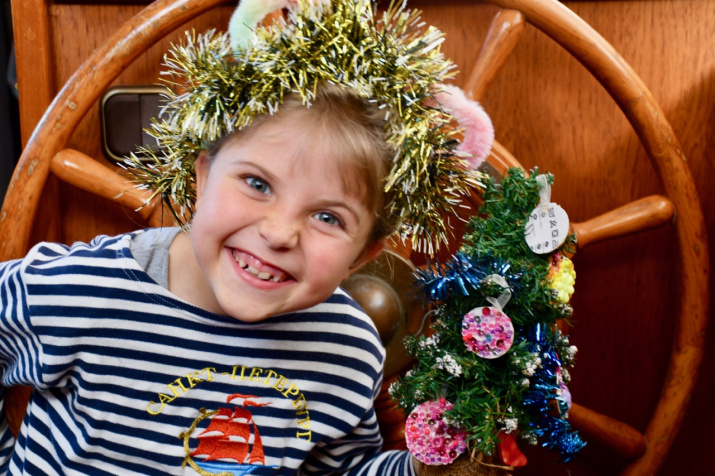 Юнга Лада в морском новогоднем наряде. Фото из личного архива Марины Клочковой