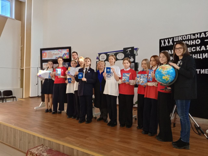 Торжественное открытие парты. Фото: Шумерлинское местное отделение РГО