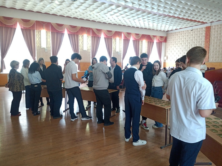 Игра в "ОренМемо" в Оренбургском экономическом колледже-интернате. Фото: Ирина Филимонова