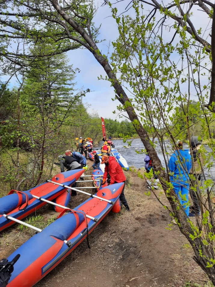 Участники соревнований по сплаву. Фото: пресс-служба Магаданского отделения РГО
