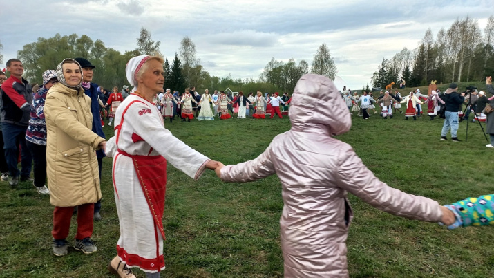 Участники проекта "Семейный лес" в Чувашии. Фото: Чувашское республиканское отделение РГО Участники проекта "Семейный лес" в Чувашии. Фото: Чувашское республиканское отделение РГО