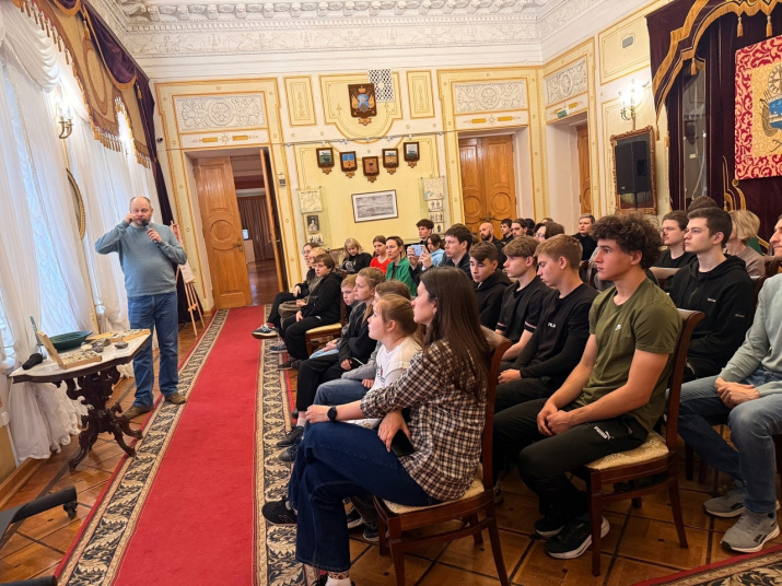 На лекции в музее. Фото: Оренбургское отделение РГО 