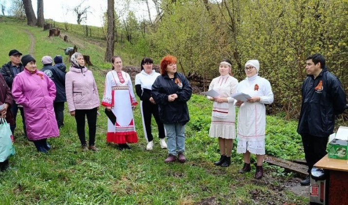 Участники акции в деревне Вурман Пилемчи Мариинско-Посадского округа. Фото: Чувашское республиканское отделение РГО