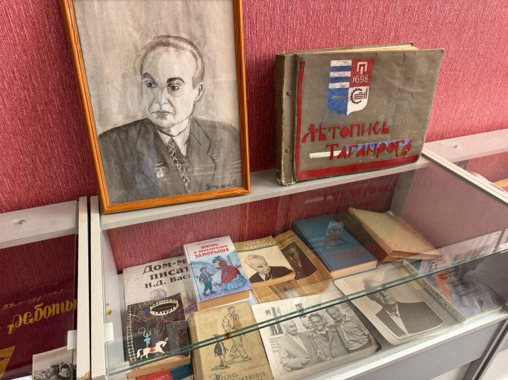 Витрина, посвященная творчеству И.Д.Василенко. Фото: Марина Гриценко