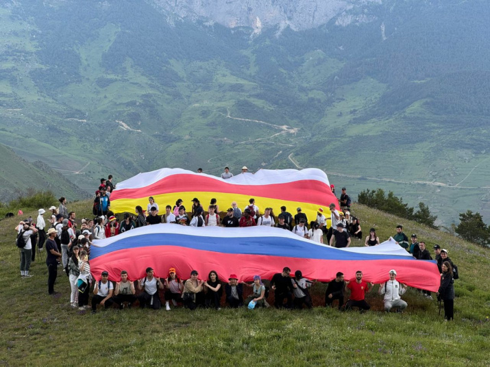 Студенты СОГУ в День России на Бадской поляне. Фото: Медиа центр СОГУ