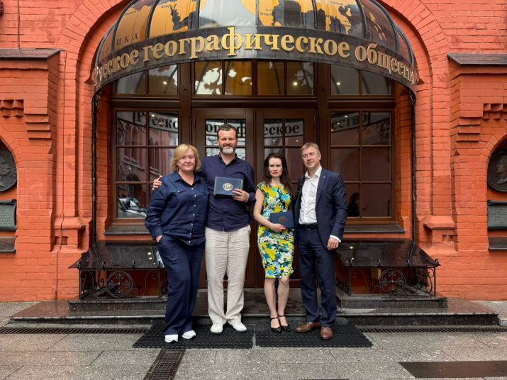 Вручение членских билетов. Фото: Мария Поликарпова