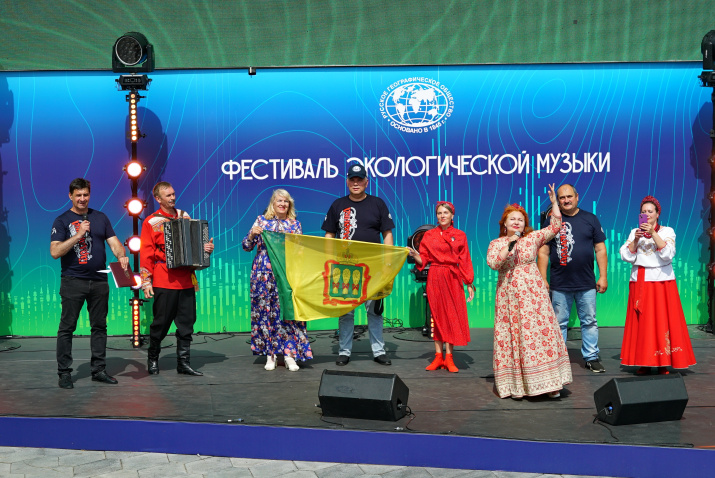 Творческая программа на малой сцене фестиваля. Фото - Борис Тишулин