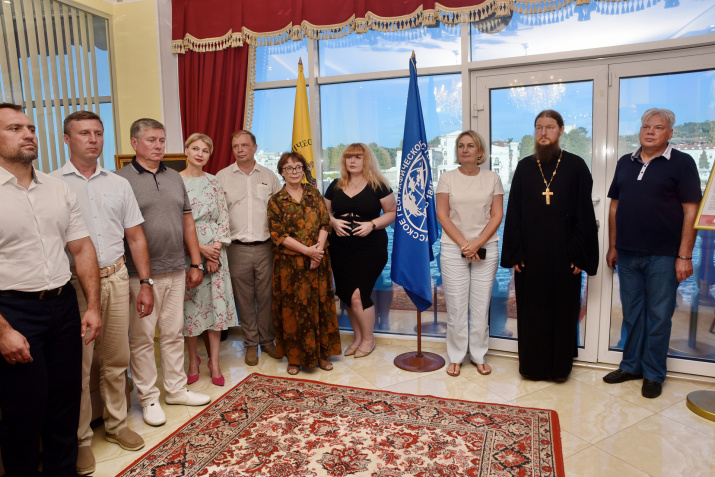 Участники в часовне Севастопольской кают-компании. Фото: Юрий Югансон/Севастопольское городское отделение РГО