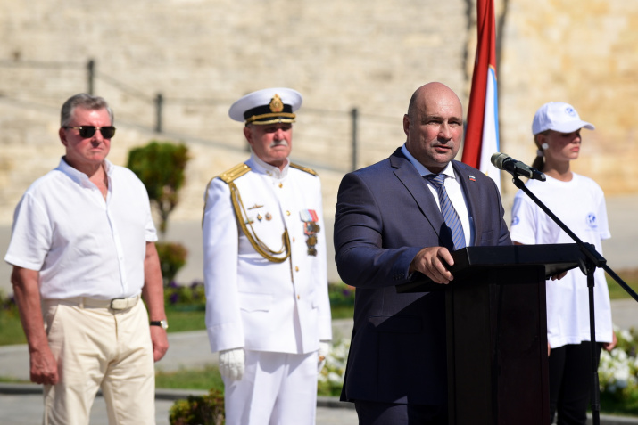 В.Немцев выступает с приветственным словом. Фото: Юрий Югансон/Севастопольское городское отделение РГО