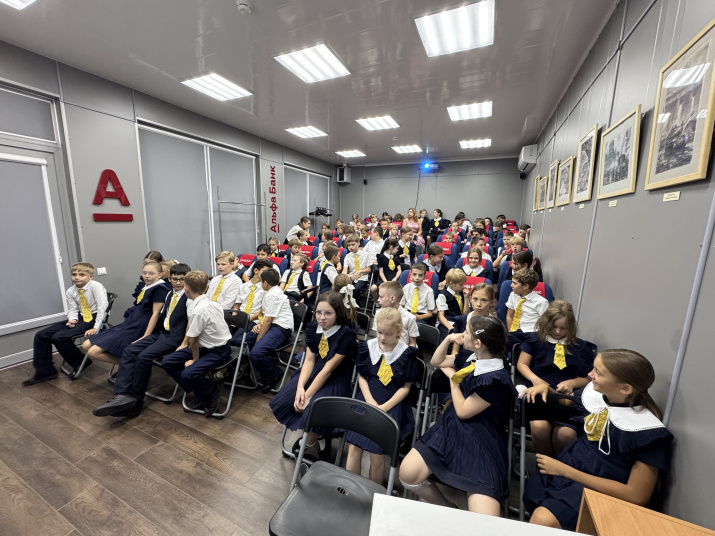 Школьники посмотрели документальный фильм. Фото: Дмитрий Гриценко