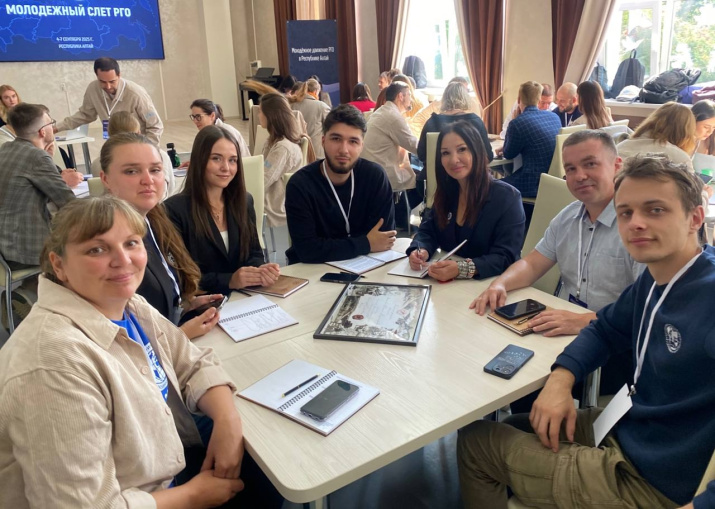 Работа в группах над проектами. Фото: Людмила Карпецкая