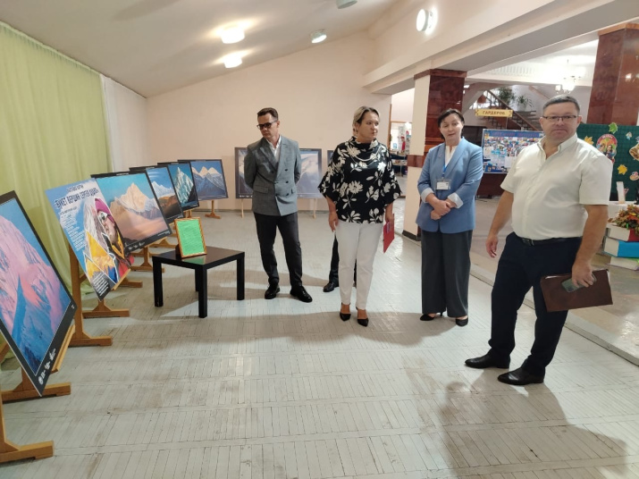 Посетители выставки. Фото: Крыловское отделение РГО