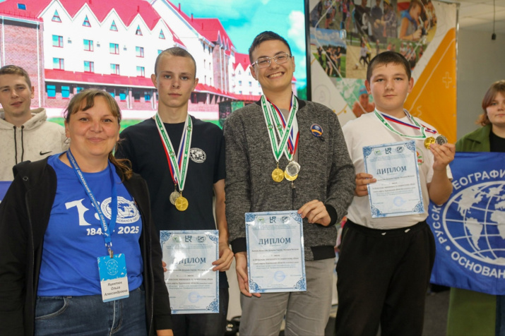 Руководитель Молодежного центра РГО Курганской области Ольга Яцентюк и члены МК РГО. Фото: Комплекс отдыха и развития «Чумляк»